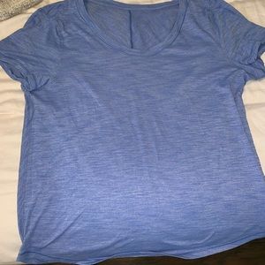 Lululemon tshirt